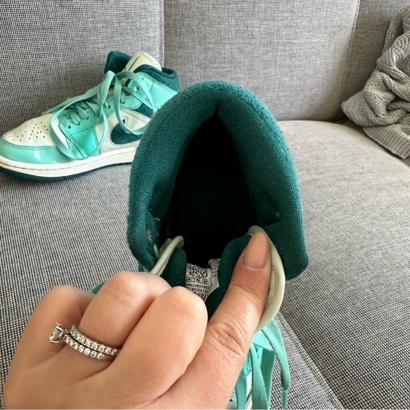 Nike Air Jordan 1 Mid Sneakers Bleached Turquoise Lace Up Style Size 5 Women’s - Picture 10 of 10